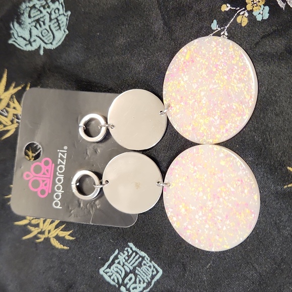 Paparazzi Plastic Confetti Earrings - Picture 1 of 2